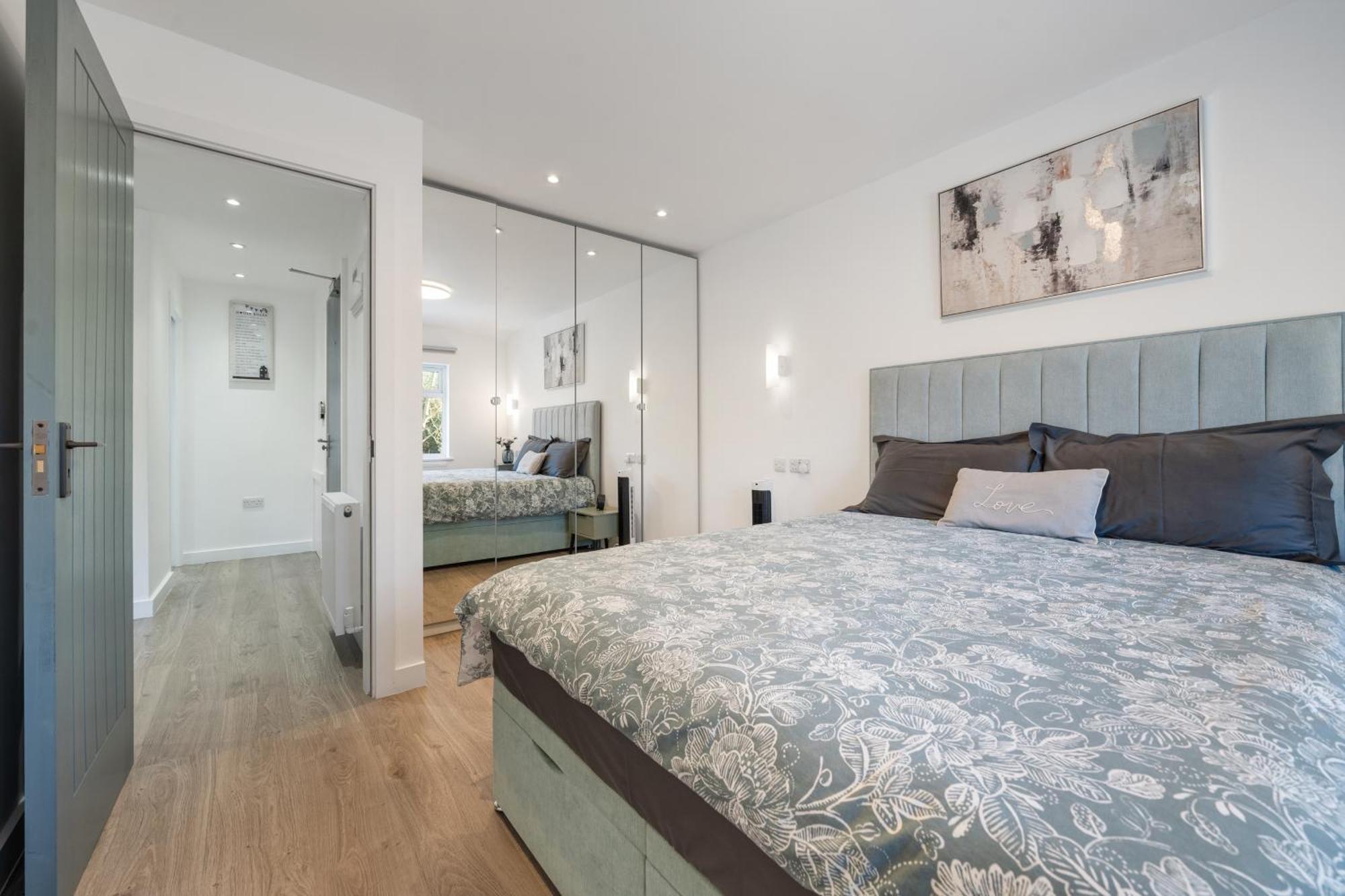 Newly Refurbished 2 Bed Flat Mill Hill Exterior foto
